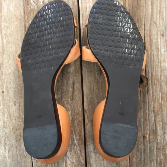 Talbots 100% genuine, leather tan sandal size 10 b - Picture 3 of 8